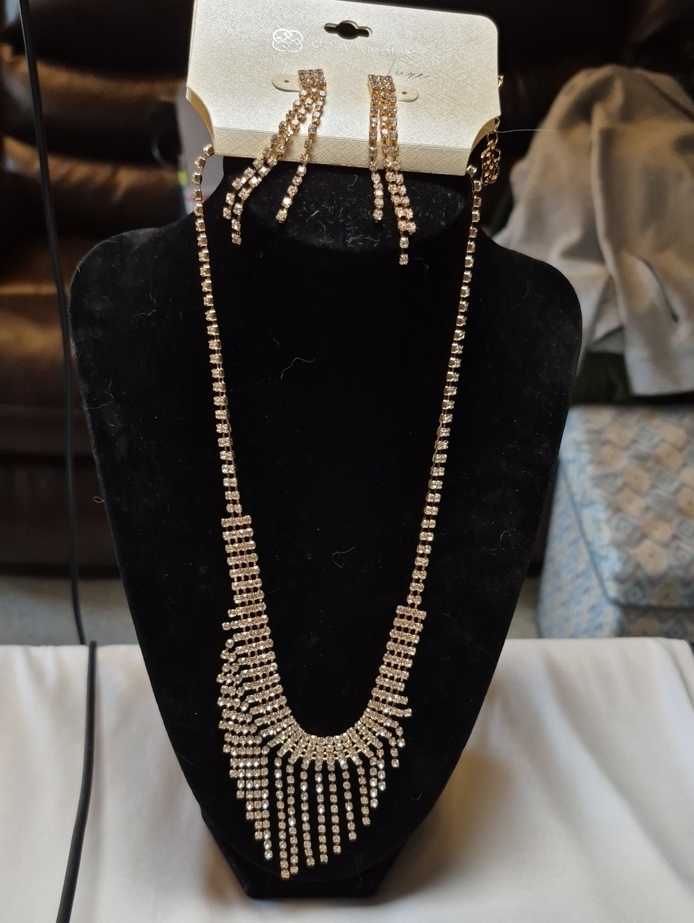 Necklace and earrings set
